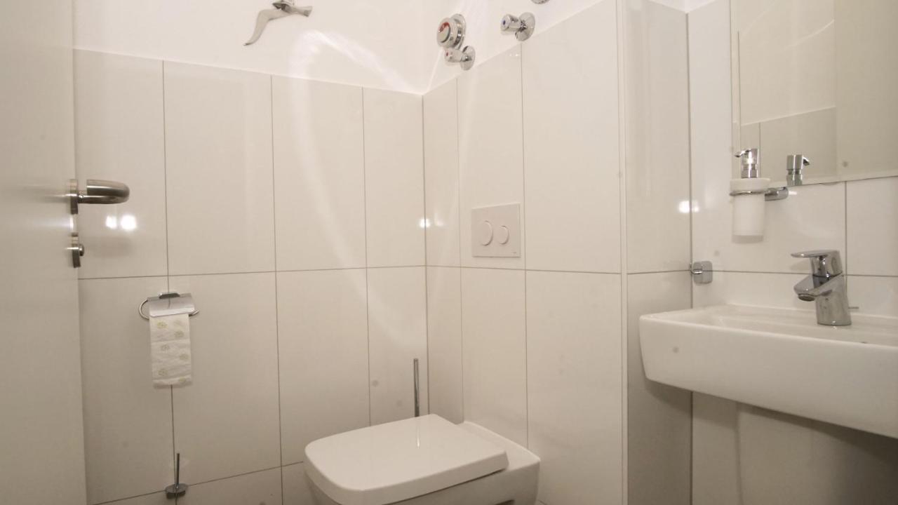 Terrasse, Gratis Nutzung Vom Ahoi Erlebnisbad Und Sauna In Sellin - Meeresblick Fewo 77 奥斯特巴德·哥伦 外观 照片